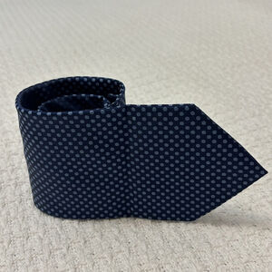 VAN HEUSEN 100% silk neck tie navy blue medium blue silver polka dot pattern